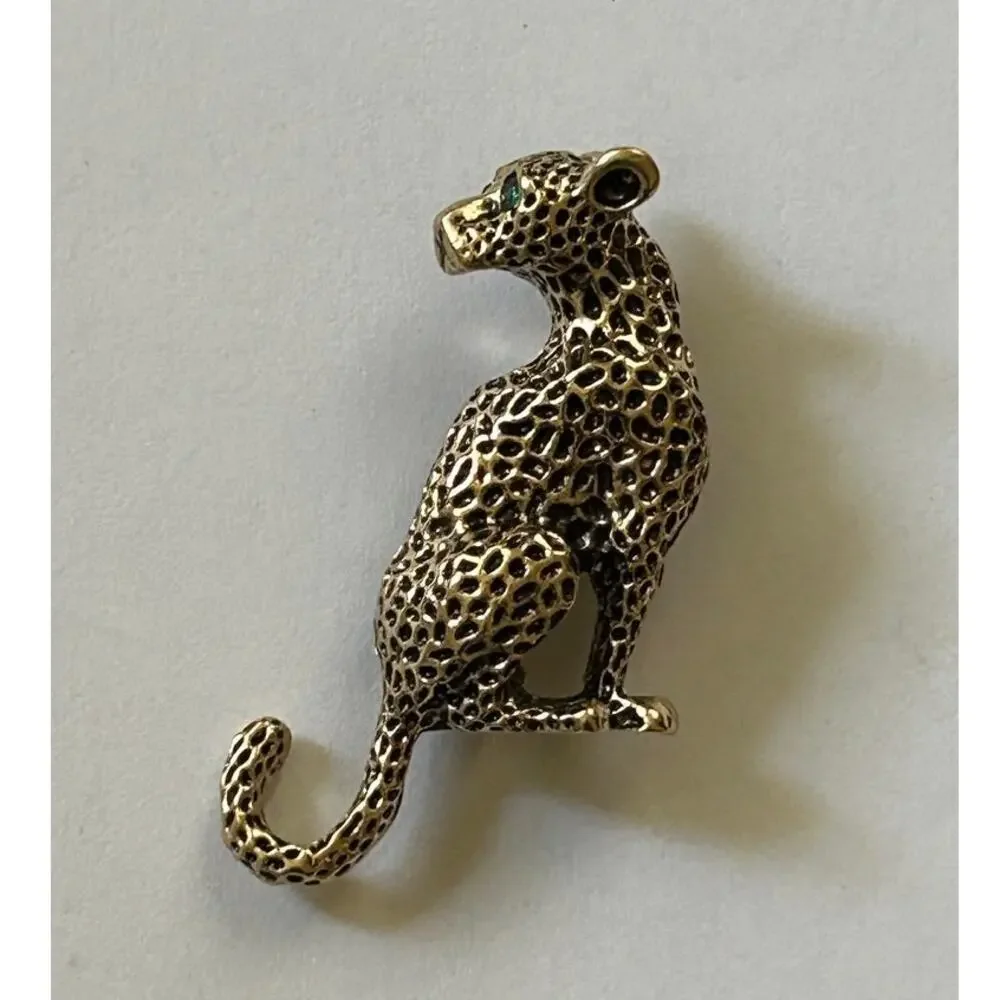 Title Vintage Gold/Brass Tone Leopard Figural Brooch Green Rhinestone Eyes 11g